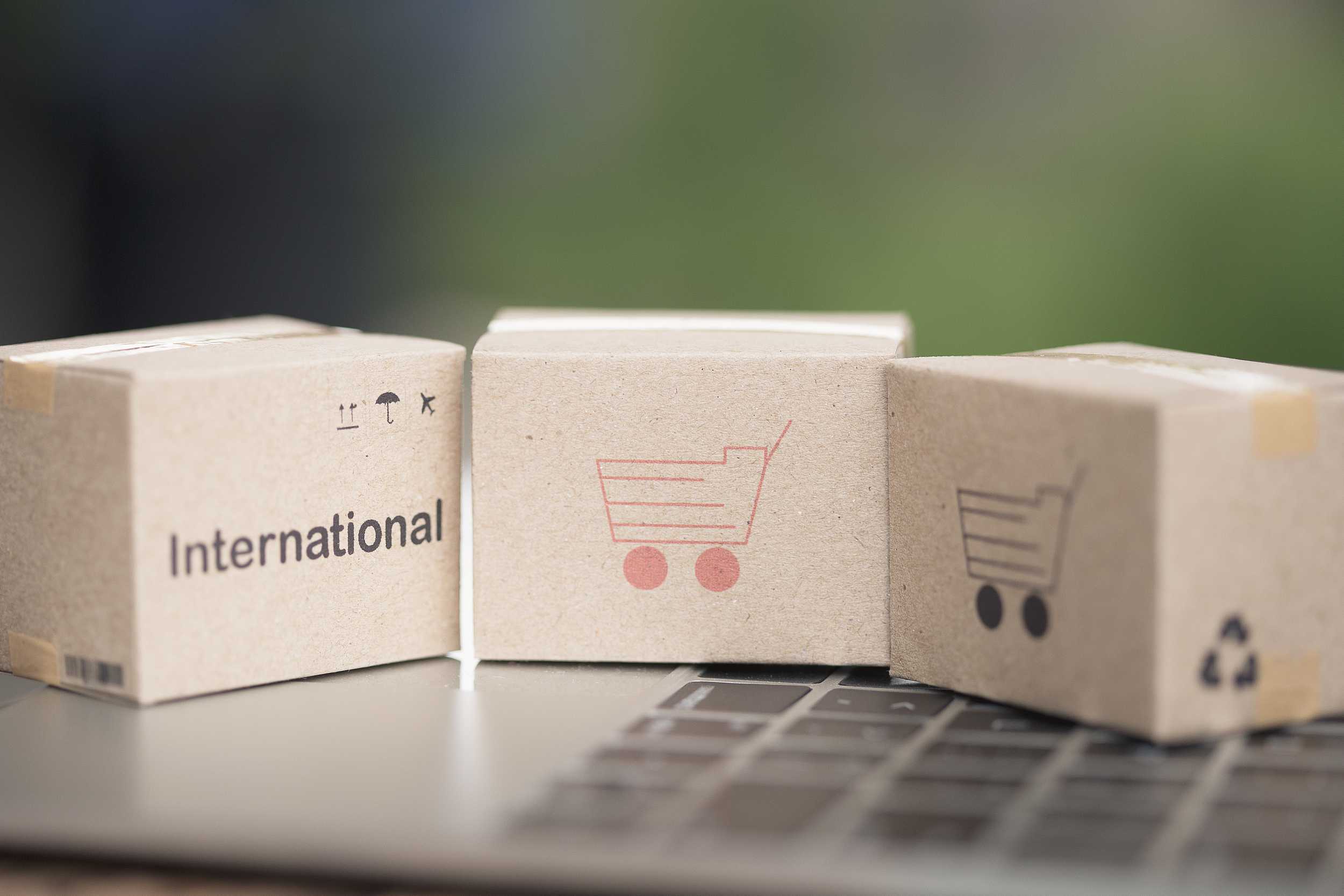 UPS国际快递2025年费率调整与附加费新规解析