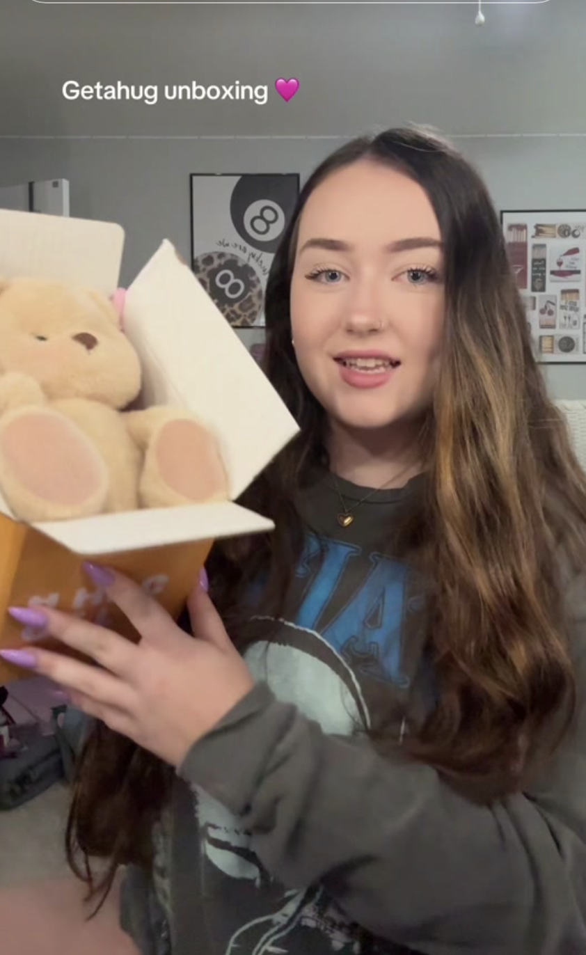 Labubu劲敌出现?如何用“官方娃衣”打开百亿级市场