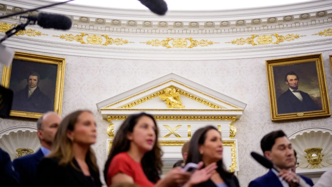 特朗普为中国工厂带货？！镀金装饰接住泼天流量