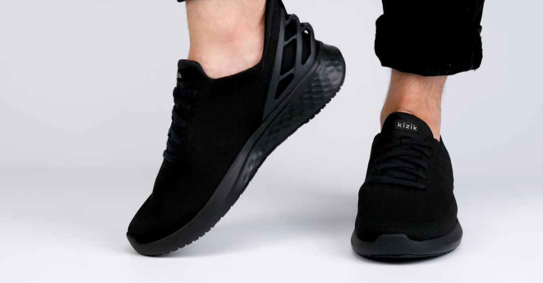 年收1亿刀，小众一脚蹬如何做到DTC鞋履巨头，圈粉马斯克？