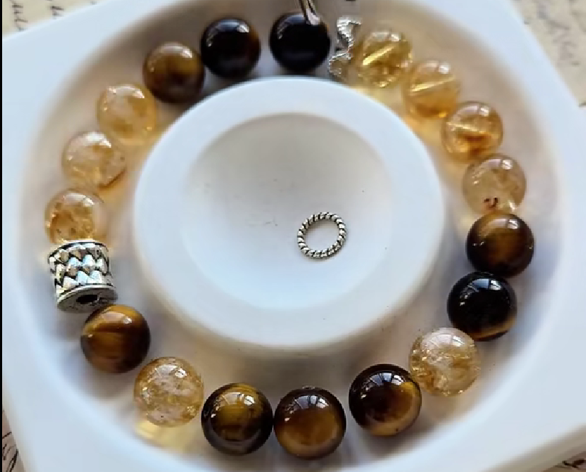 一条“玄学手串”闷声赚927万,东南亚高溢价照样疯抢!