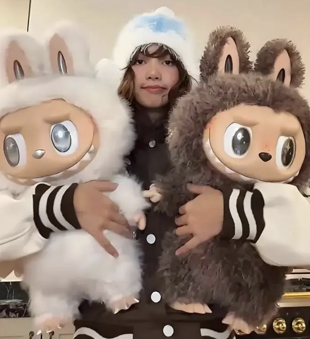 泡泡玛特Labubu再度爆火,从TikTok东南亚到全球潮玩顶流!“社交货币”新王,引发卖家抢滩跟进