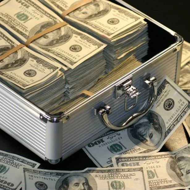 豪掷9000万！知名大卖直接给员工发钱……