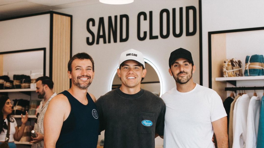 吸粉20万，年销5000万！3个小伙卖沙滩巾火爆全球