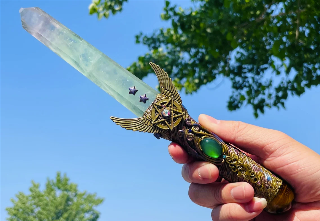 一根水晶权杖爆卖5600万，小众道具撬动海外大生意 | 行业热点