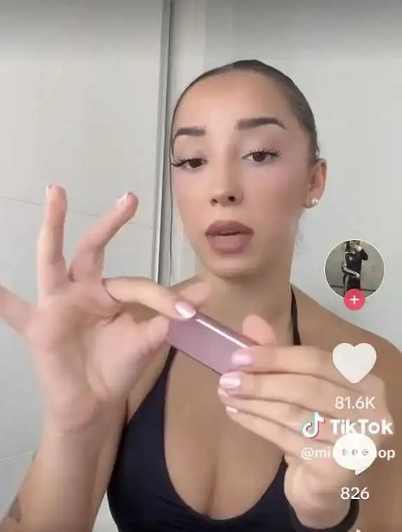 一个月爆卖11600件!西班牙TikTok上一款手机USB闪存盘卖疯了