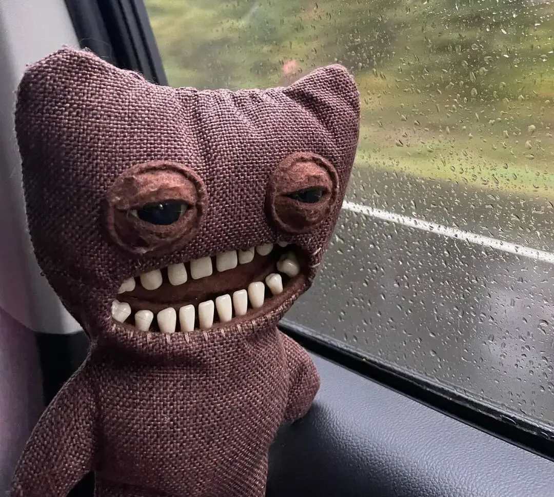 Labubu真的遇到对手了！这款“丑萌”潮玩在外网悄悄走红...