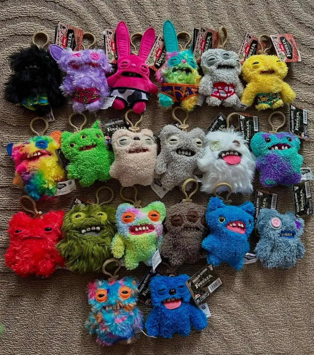 Labubu真的遇到对手了！这款“丑萌”潮玩在外网悄悄走红...