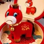 从残次品逆袭成全网爆款，义乌“哭哭马”从国内火到海外，订单已排到3月